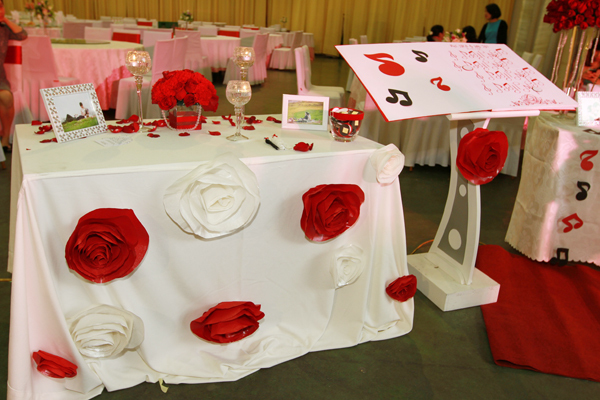 Sảnh đám cưới nổi bật với gam màu đỏ